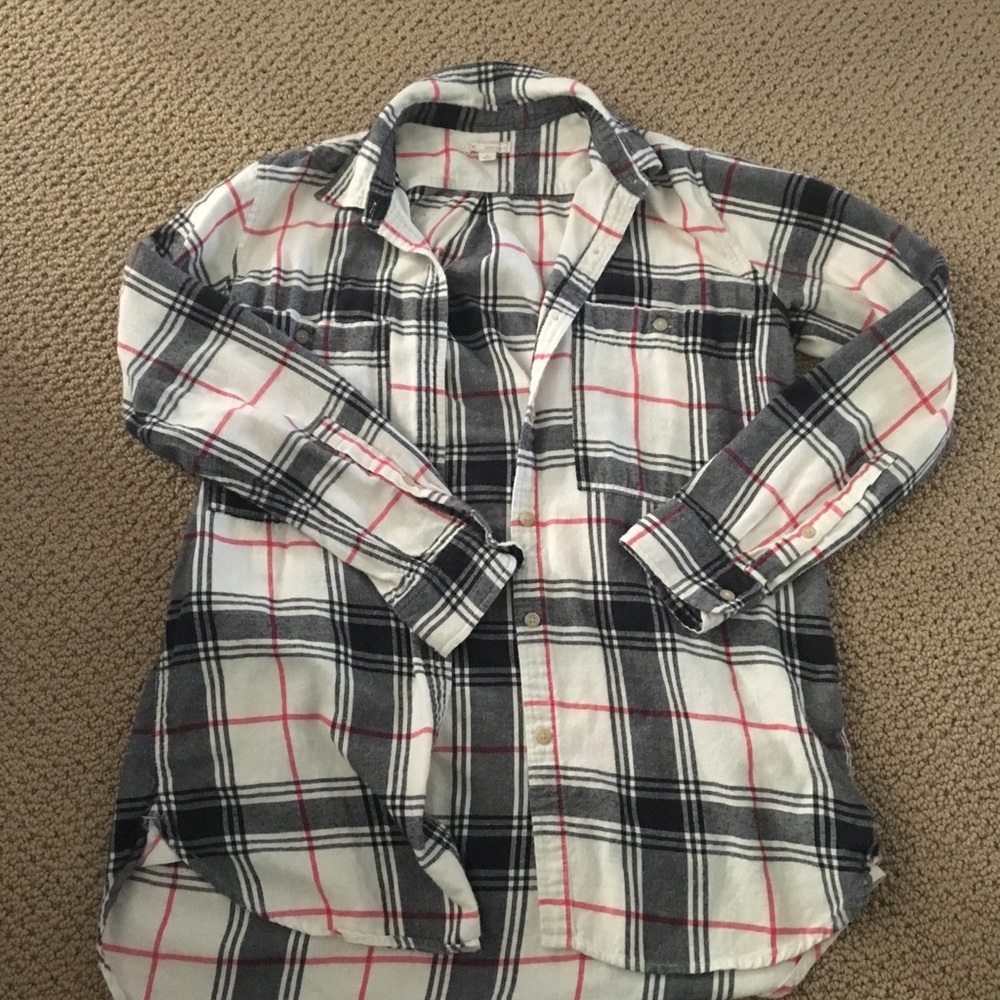 Black white and red Gap flannel